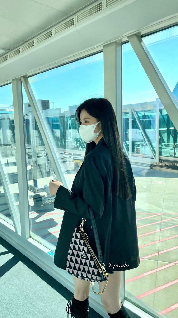 [연예] 사나 출국