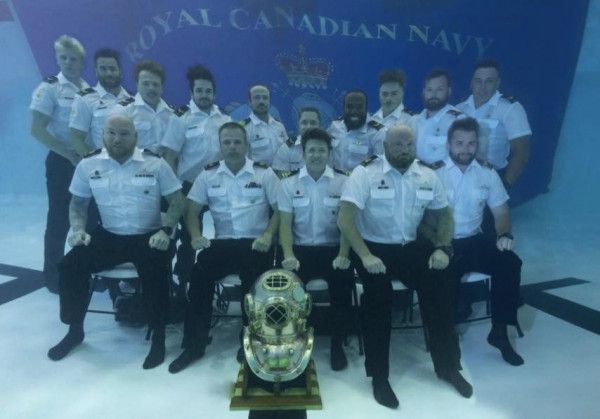 캐나다 해군 잠수부 기념 사진 위엄