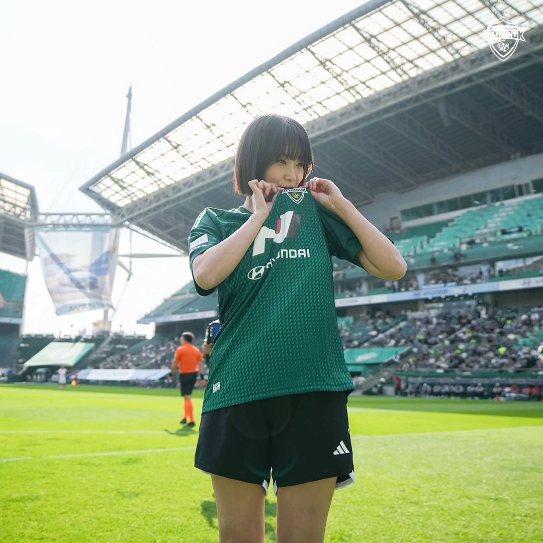 [연예] 강미나 시축행사