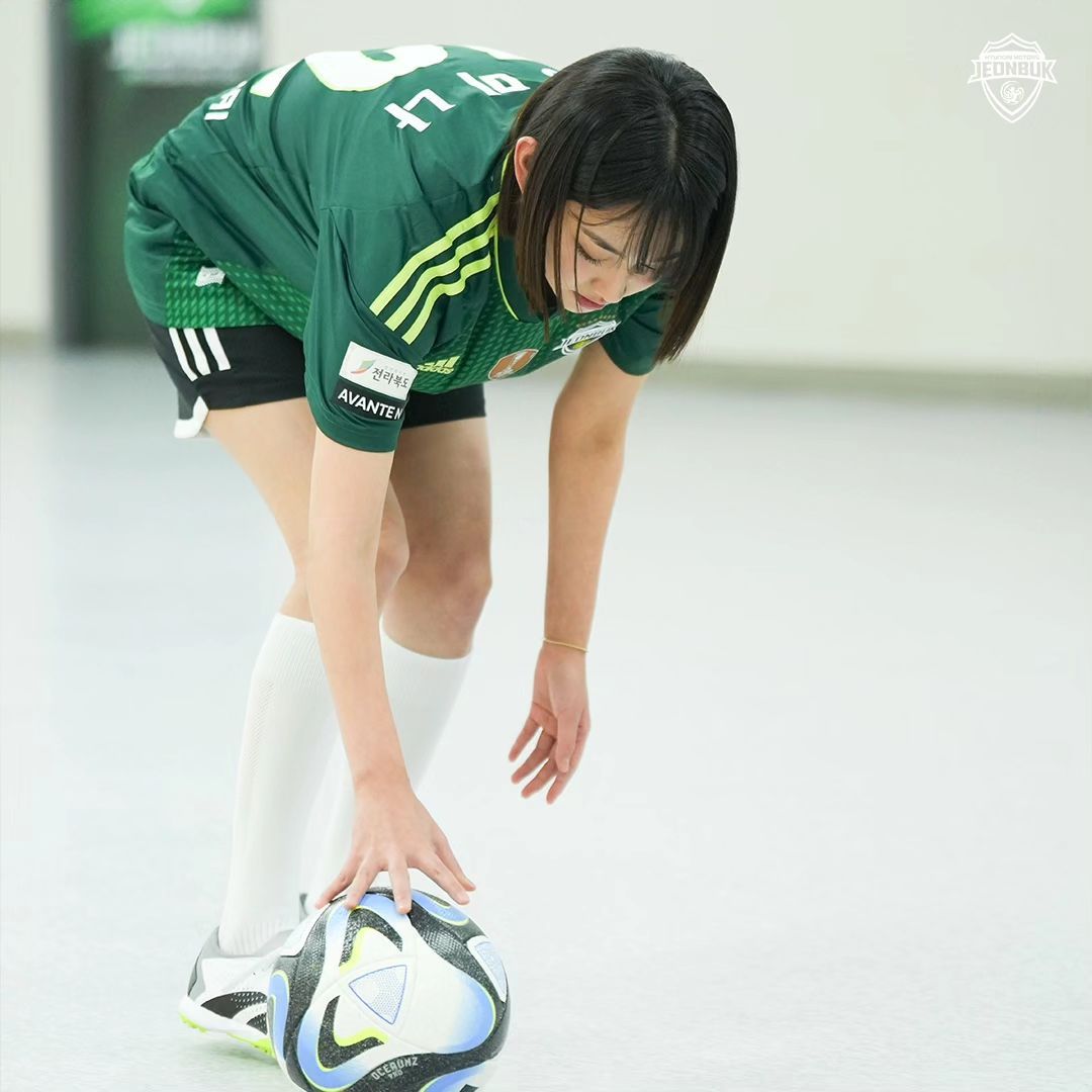 [연예] 강미나 시축행사