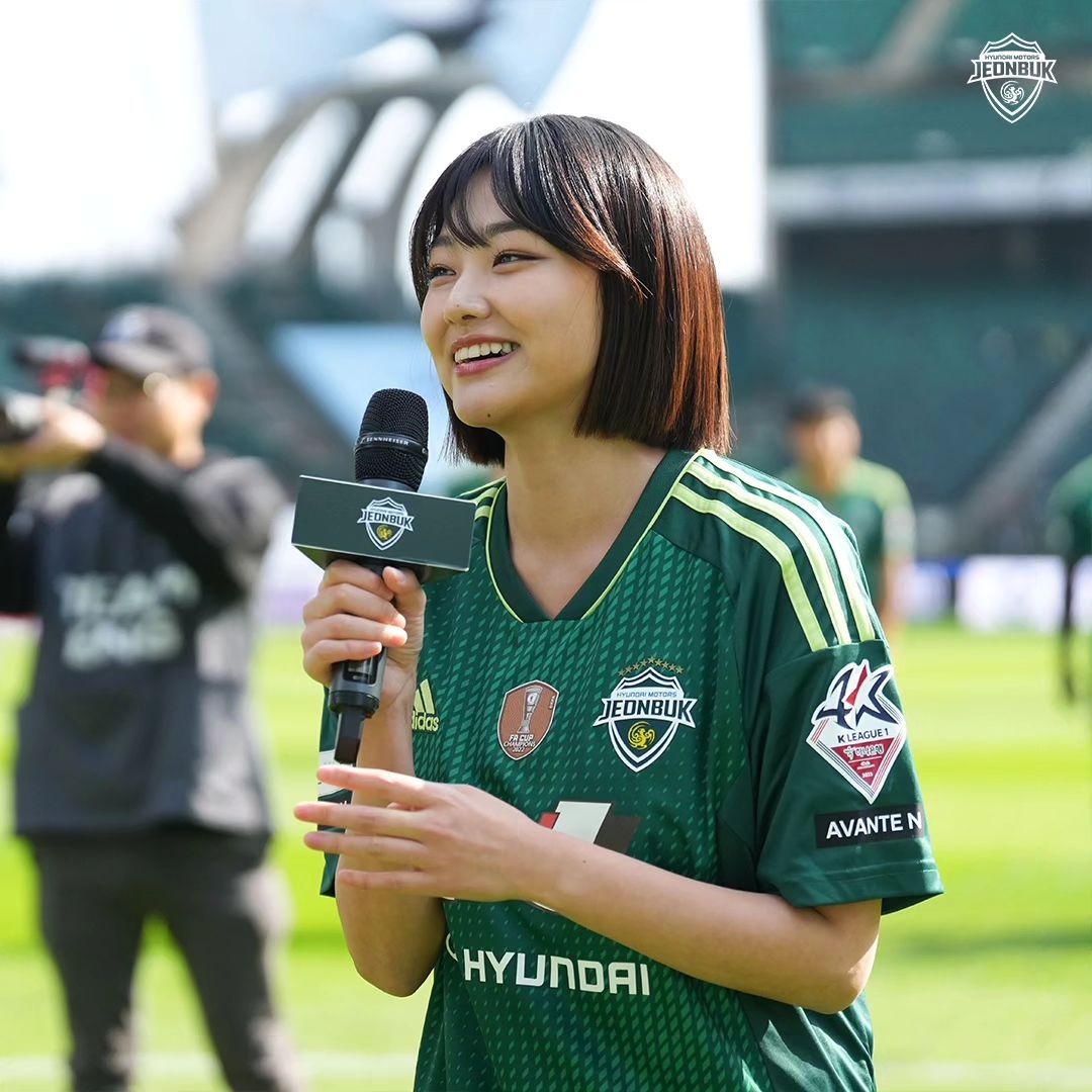 [연예] 강미나 시축행사