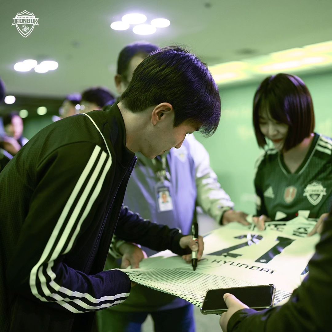 [연예] 강미나 시축행사