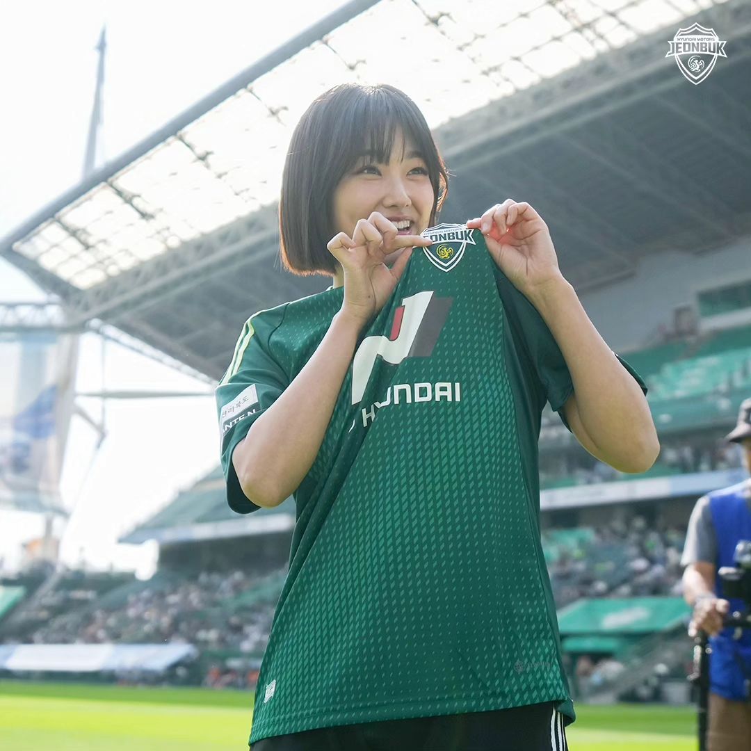 [연예] 강미나 시축행사