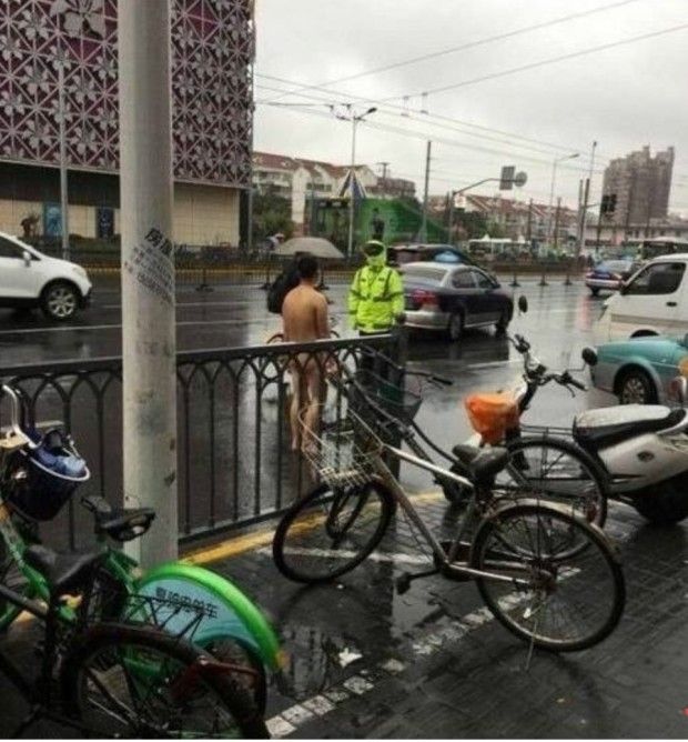 바지 입는 걸 까먹었다