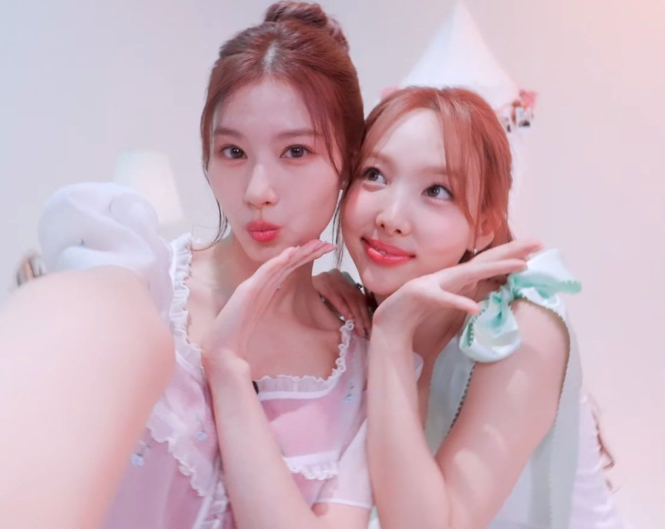 [연예] 트와이스 사나 & 나연