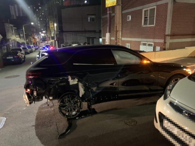 [엽기] 바퀴 빠졌는데 14km 고속질주…음주측정 거부한 운전자