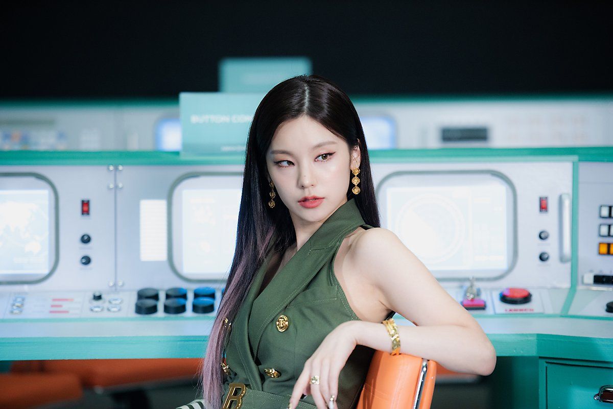 [연예] ITZY “SNEAKERS” MV BEHIND