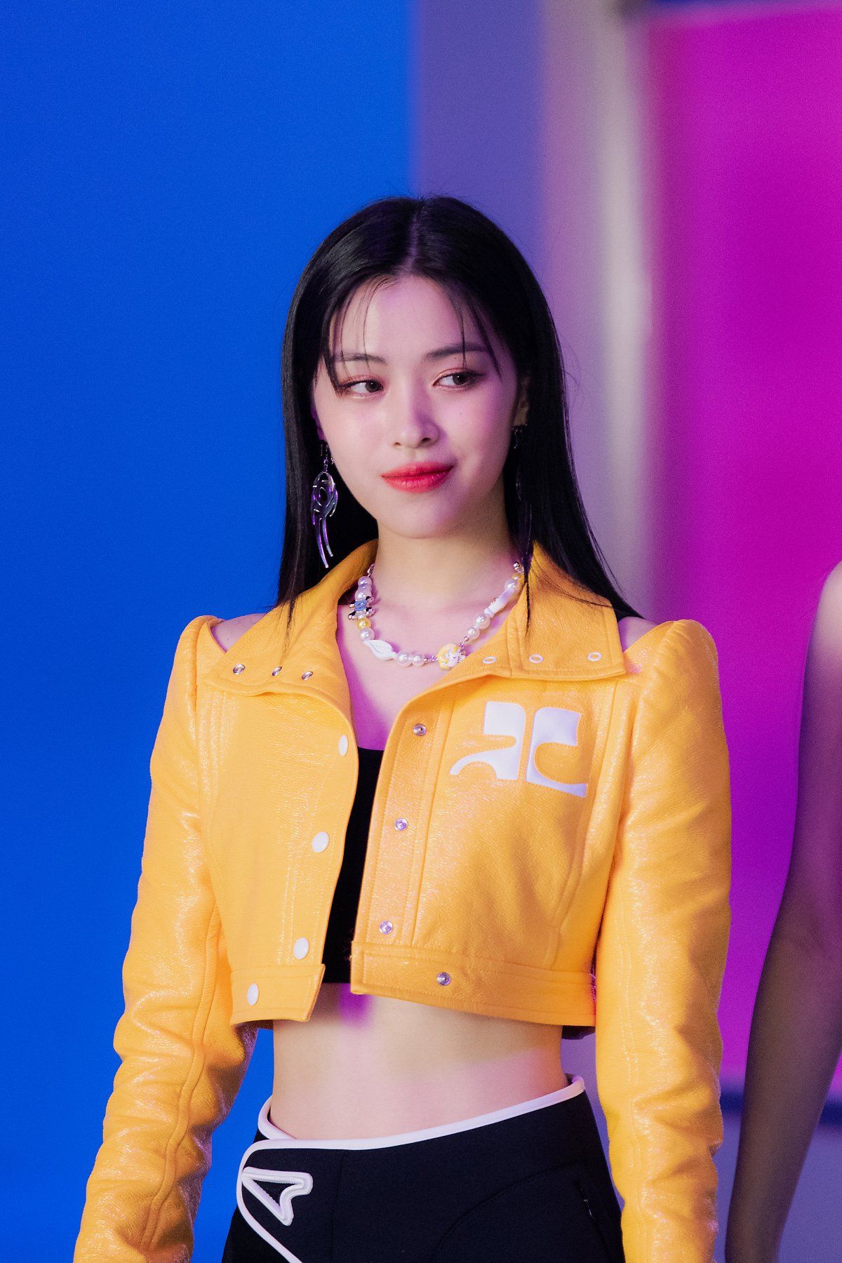 [연예] ITZY “SNEAKERS” MV BEHIND