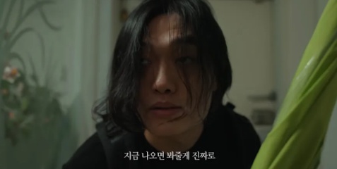 자취생들이 혼자 있을 때 한 번쯤은 해봤다는 행동