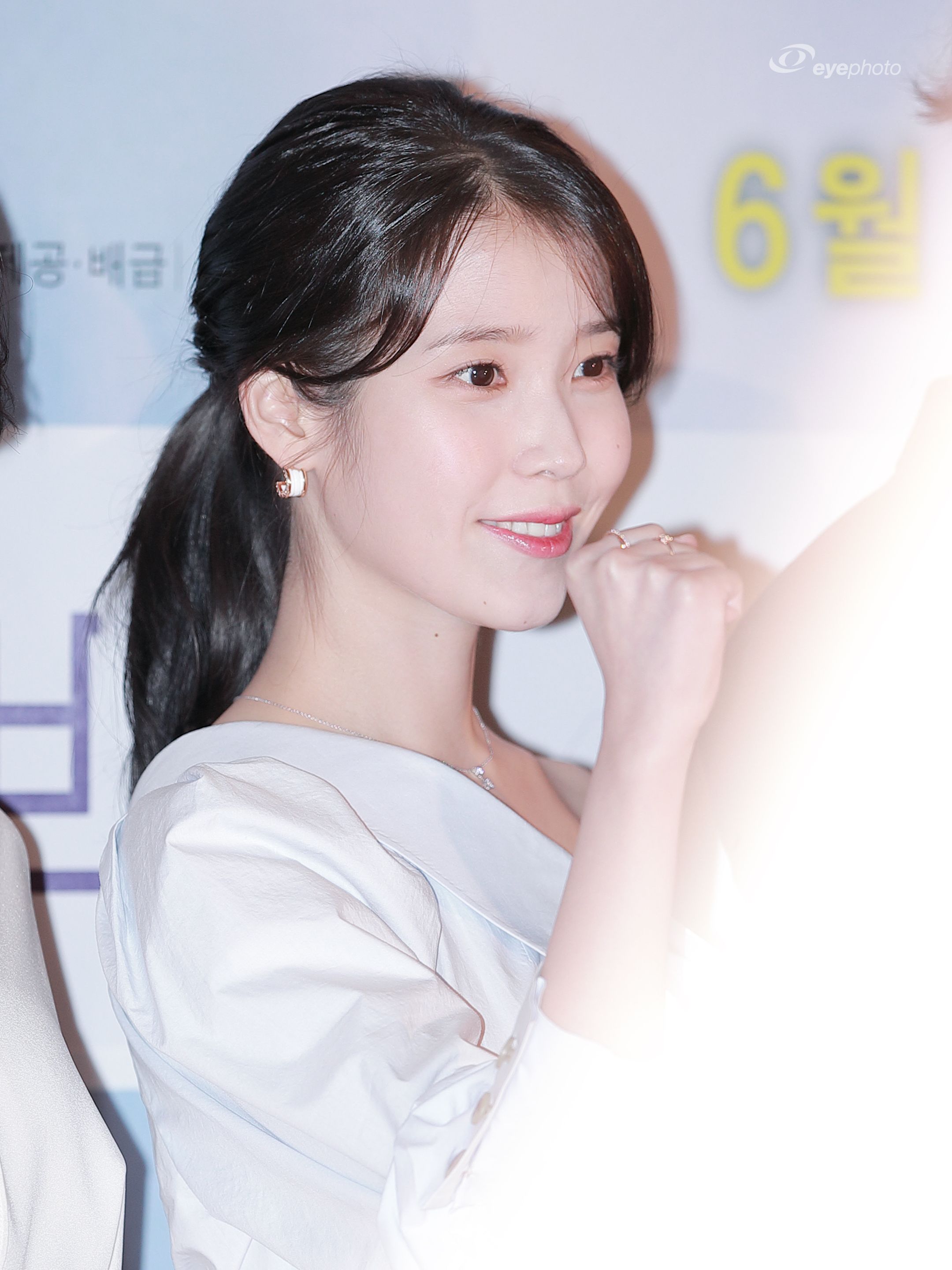 [연예] 아이유 브로커 시사회 GV