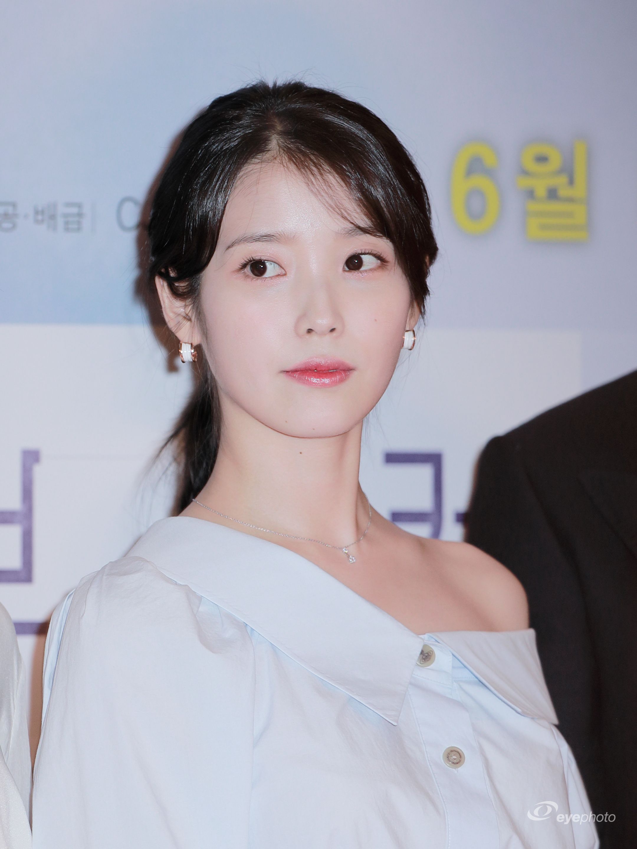 [연예] 아이유 브로커 시사회 GV