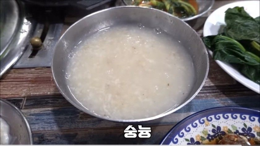 반찬 때문에 유명해졌다는 대구 어느 삼겹살집