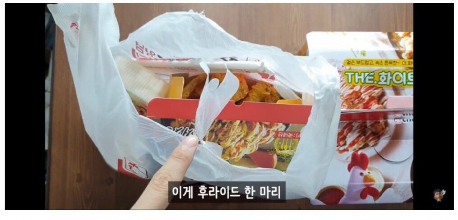 치킨 한마리와 두마리 치킨 세트의 닭 크기 차이